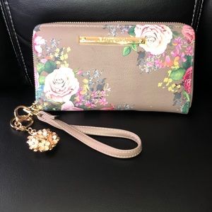 🌹Betsey Johnson Floral Wallet with 3D Rose …
